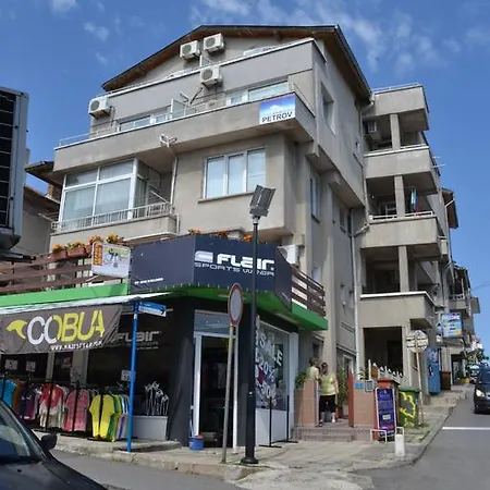 Petrovi 3*